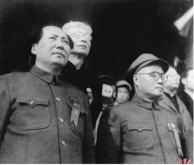 曾公开反对毛泽东的他，为何晚年时说：我愿意做主席的小学生