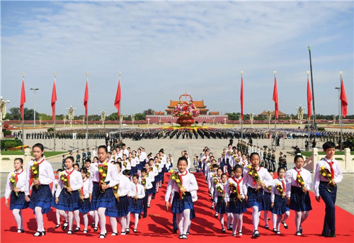 振奋人心！烈士纪念日，北京高唱《我们是共产主义接班人》！