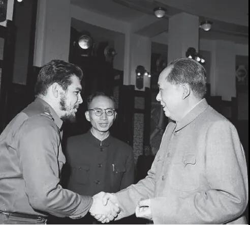 毛主席接见格瓦拉60周年，他们心是相通的：生命不息，革命不止！