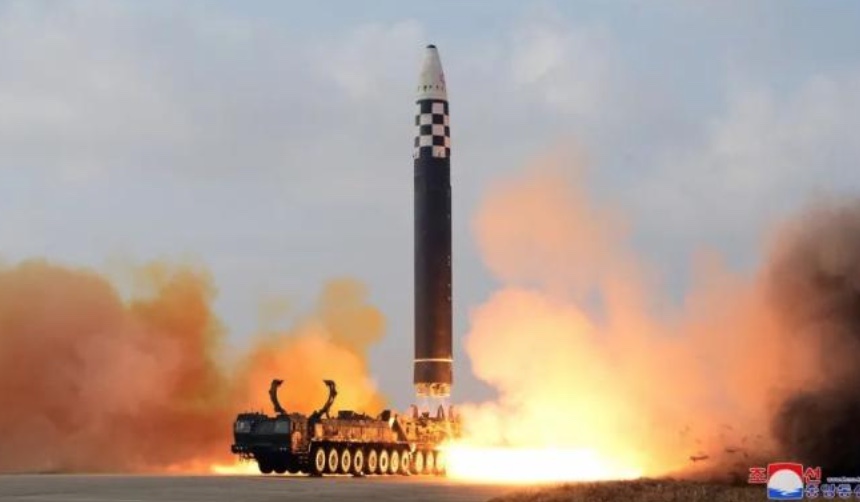 朝鲜试射新型洲际弹道导弹 金正恩对美发出警告