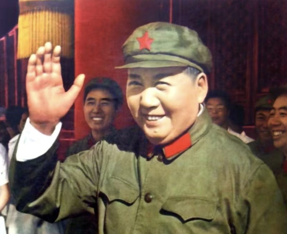 前锋： 9·3大阅兵，毛主席巨像不能缺